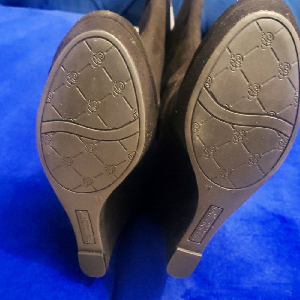 Women Boots, Christian Siriano, size 11, knee high, suede wedges 4 Inch Heel - Picture 2 of 2
